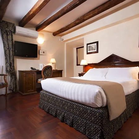 فندق تياترو بيس